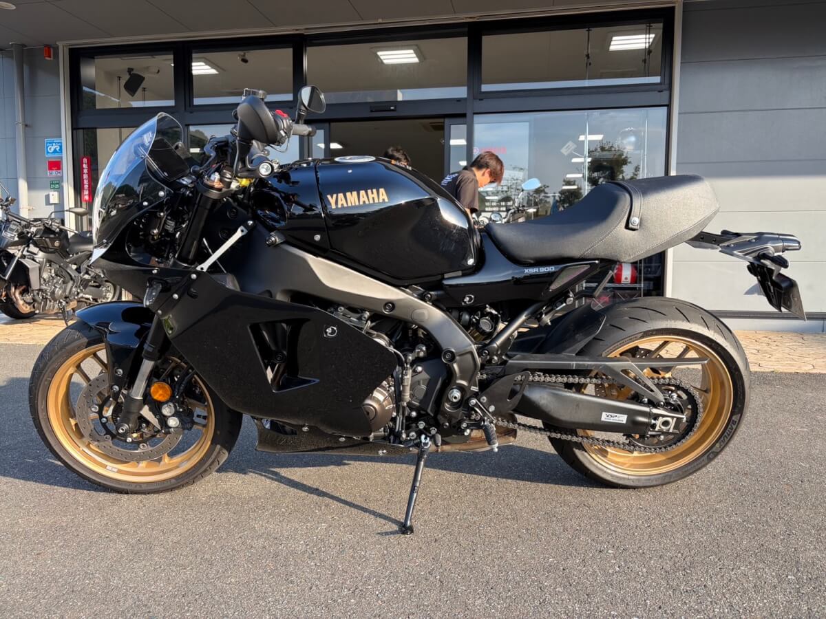 XSR900 カスタム　NUMBEB4フルカウルキット